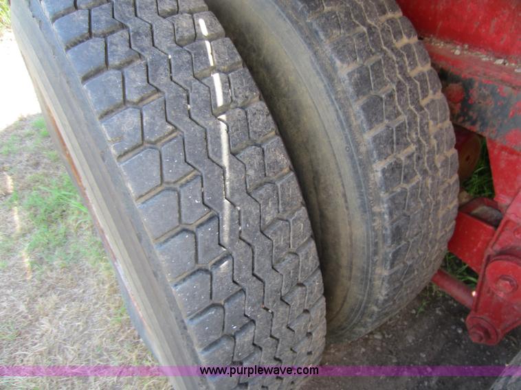 image for item D5643 1972 Trailmobile flatbed semi trailer