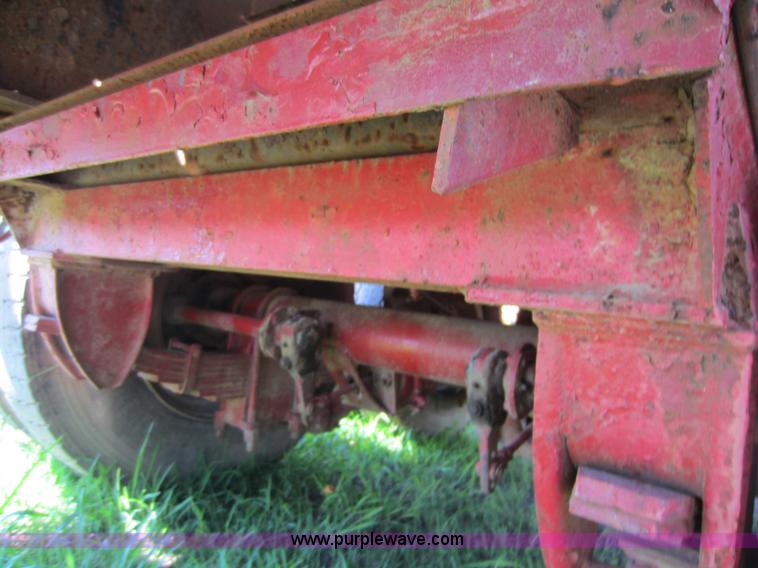 image for item D5643 1972 Trailmobile flatbed semi trailer