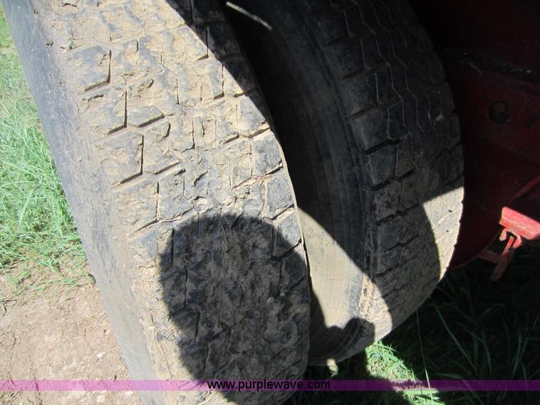 image for item D5643 1972 Trailmobile flatbed semi trailer