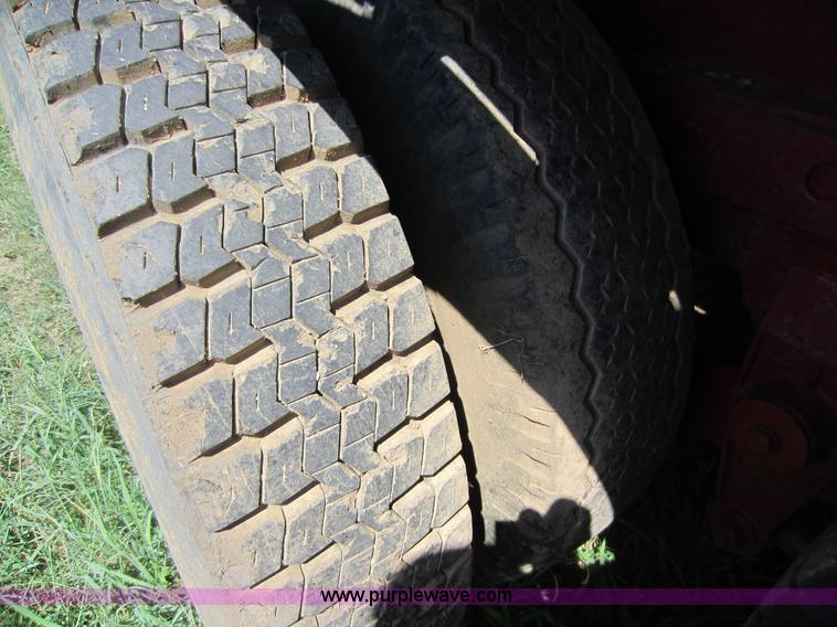 image for item D5643 1972 Trailmobile flatbed semi trailer