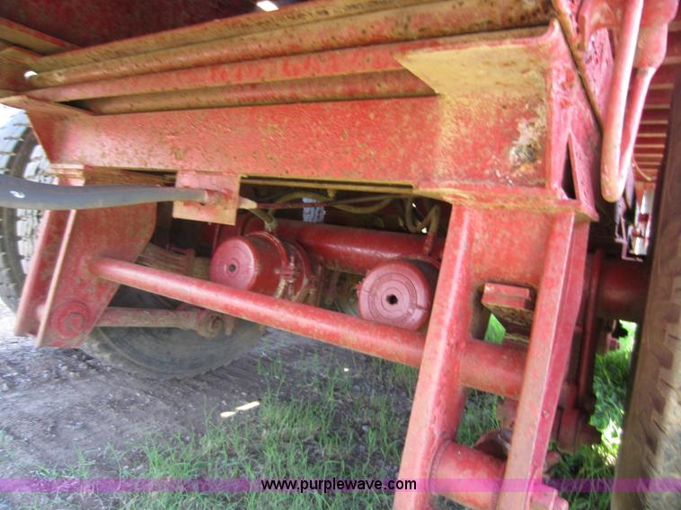 image for item D5643 1972 Trailmobile flatbed semi trailer