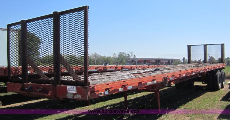 image for item D5644 1973 Hobbs flatbed semi trailer