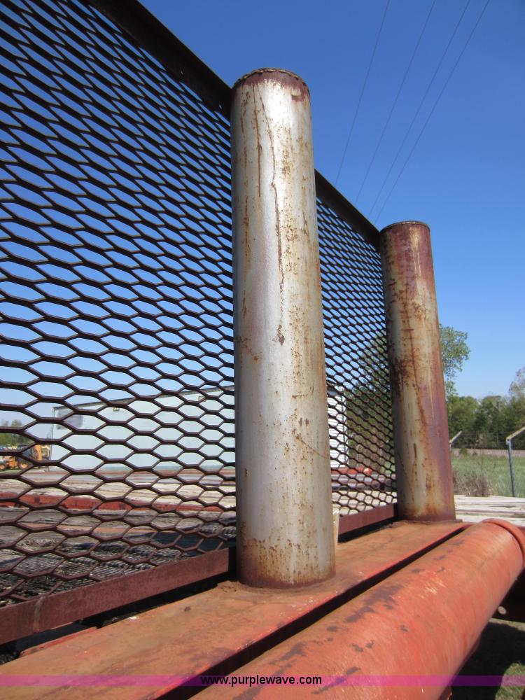 image for item D5644 1973 Hobbs flatbed semi trailer