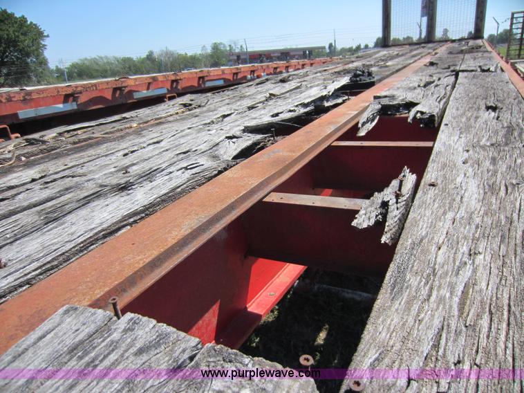 image for item D5644 1973 Hobbs flatbed semi trailer