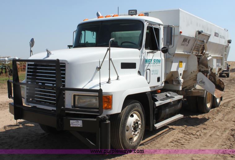 image for item G4726 1995 Mack CH613 feed truck