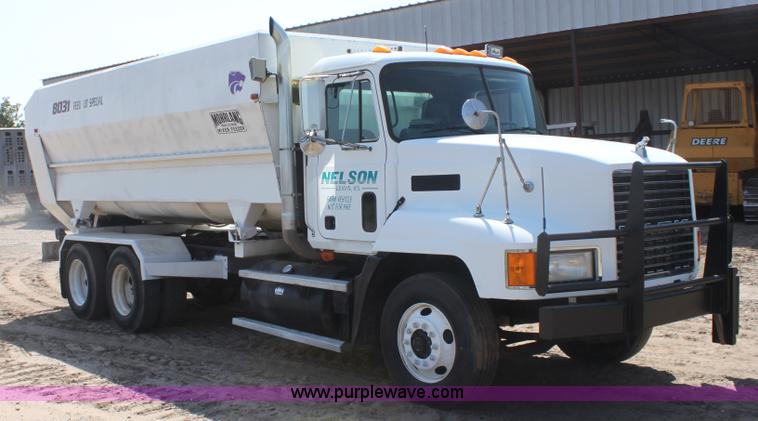 image for item G4726 1995 Mack CH613 feed truck