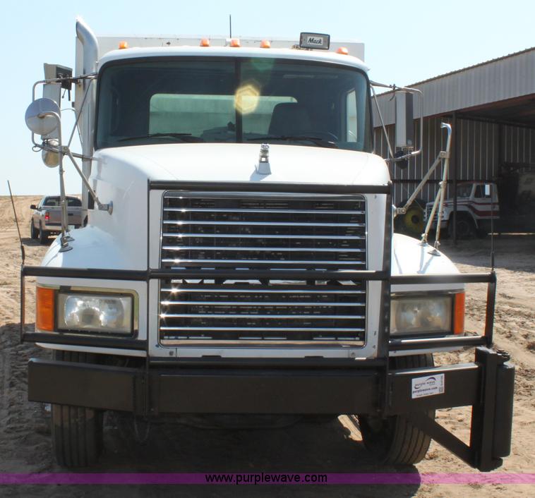 image for item G4726 1995 Mack CH613 feed truck