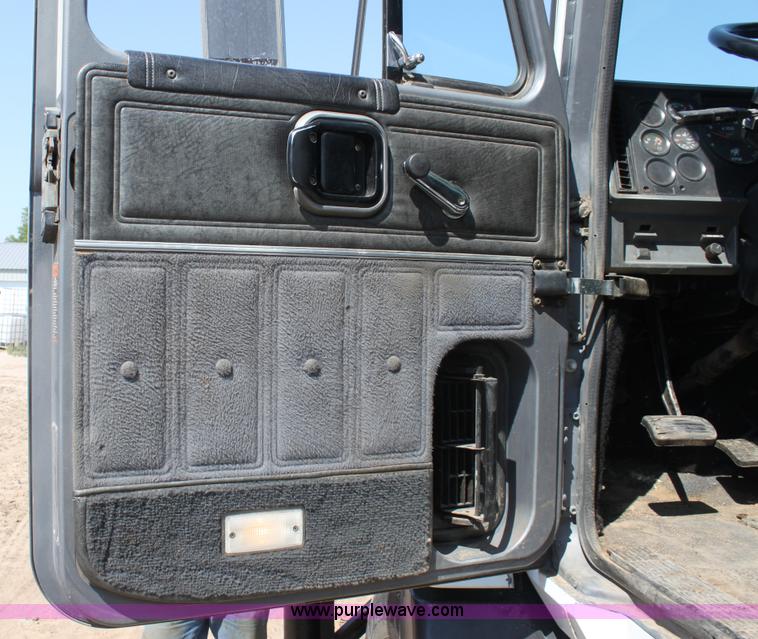 image for item G4726 1995 Mack CH613 feed truck