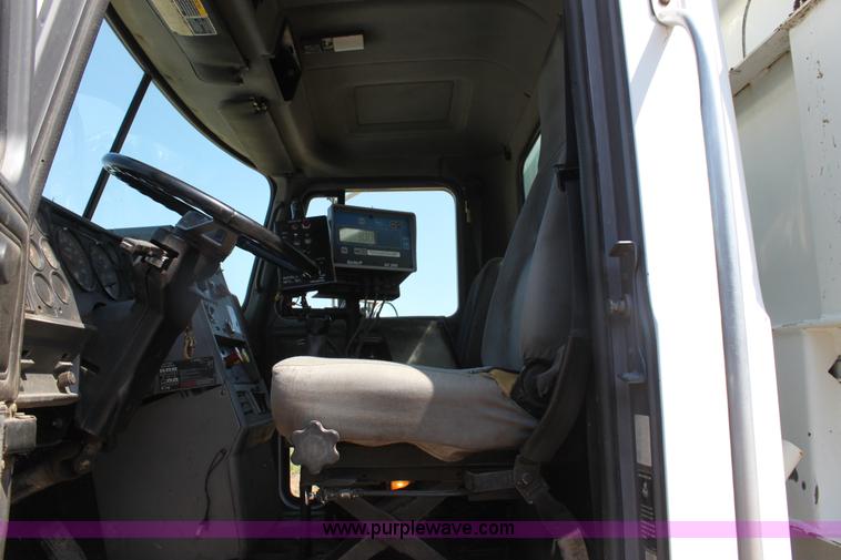 image for item G4726 1995 Mack CH613 feed truck