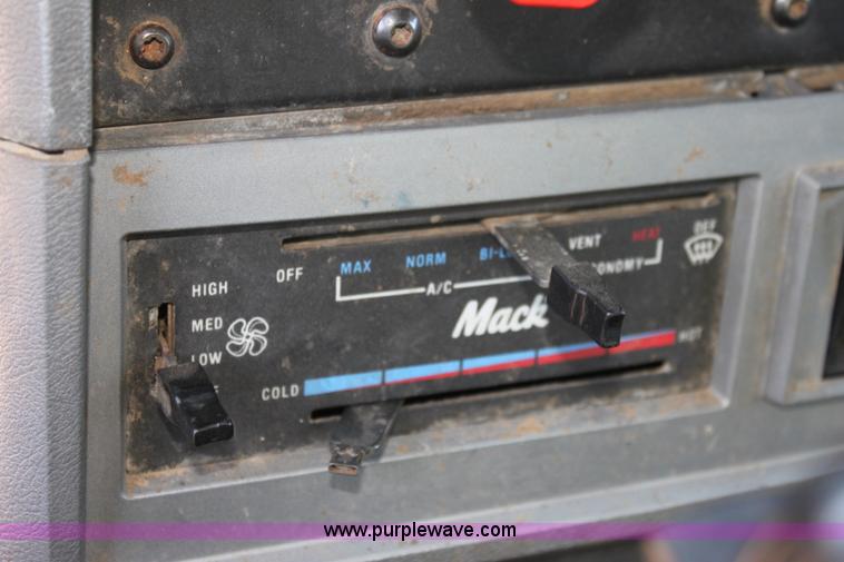 image for item G4726 1995 Mack CH613 feed truck