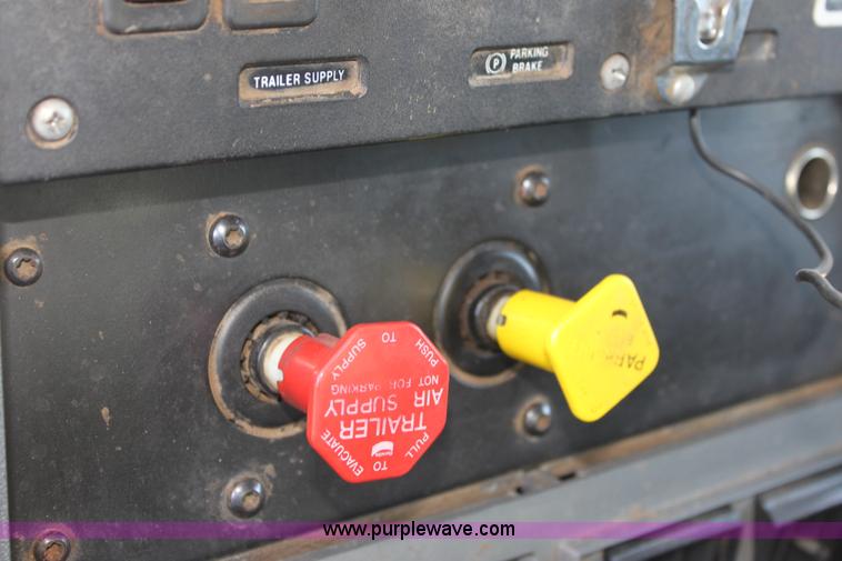 image for item G4726 1995 Mack CH613 feed truck