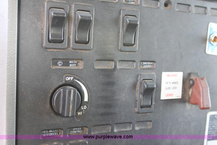 image for item G4726 1995 Mack CH613 feed truck