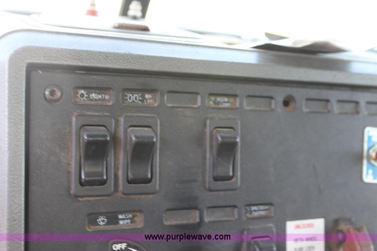 image for item G4726 1995 Mack CH613 feed truck