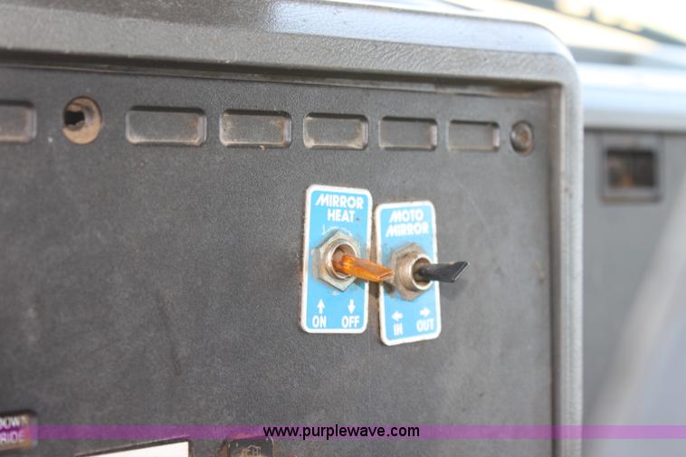 image for item G4726 1995 Mack CH613 feed truck