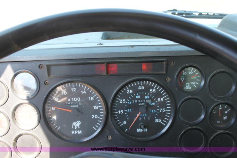 image for item G4726 1995 Mack CH613 feed truck