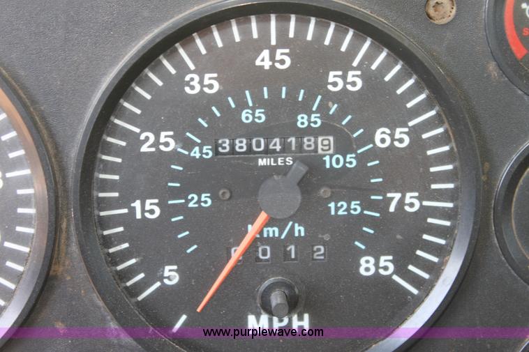 image for item G4726 1995 Mack CH613 feed truck