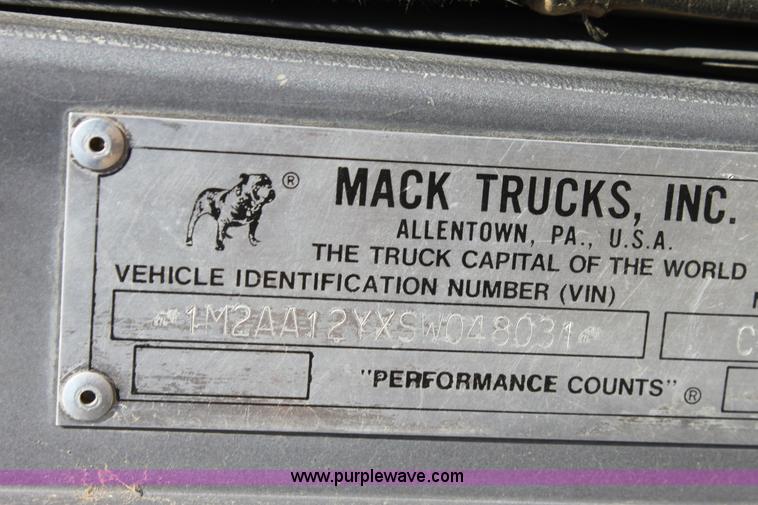 image for item G4726 1995 Mack CH613 feed truck