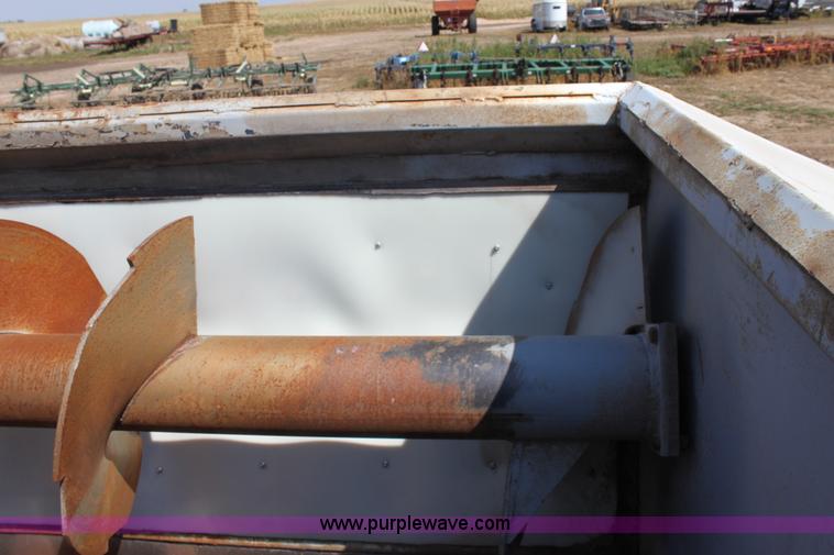 image for item G4726 1995 Mack CH613 feed truck