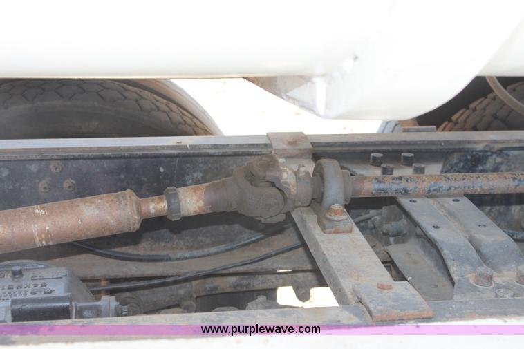 image for item G4726 1995 Mack CH613 feed truck