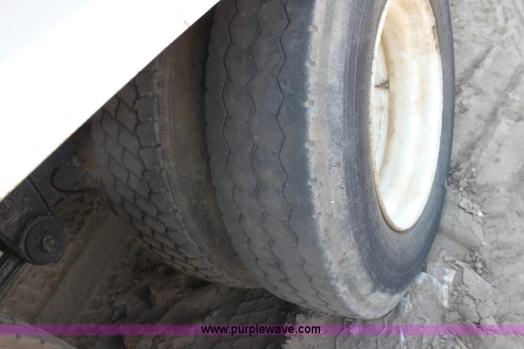 image for item G4726 1995 Mack CH613 feed truck