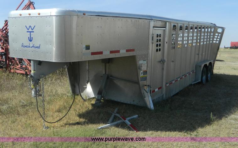 image for item G4980 2008 Wilson 24' tandem axle gooseneck livestock trailer