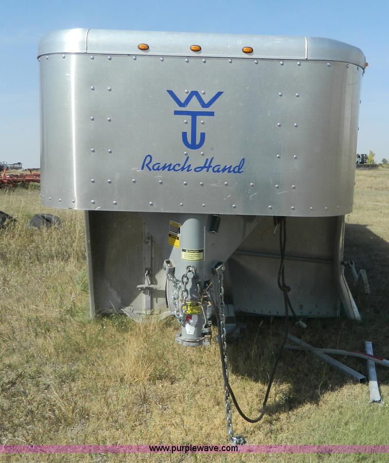 image for item G4980 2008 Wilson 24' tandem axle gooseneck livestock trailer