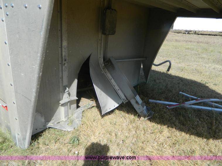 image for item G4980 2008 Wilson 24' tandem axle gooseneck livestock trailer