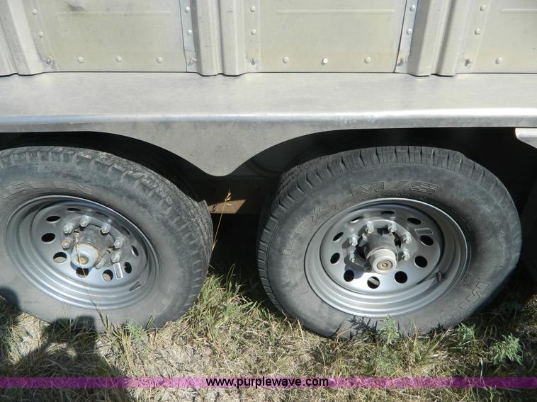 image for item G4980 2008 Wilson 24' tandem axle gooseneck livestock trailer