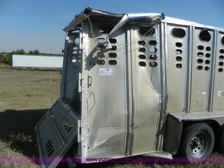 image for item G4980 2008 Wilson 24' tandem axle gooseneck livestock trailer