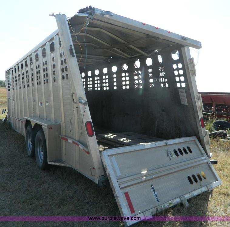 image for item G4980 2008 Wilson 24' tandem axle gooseneck livestock trailer