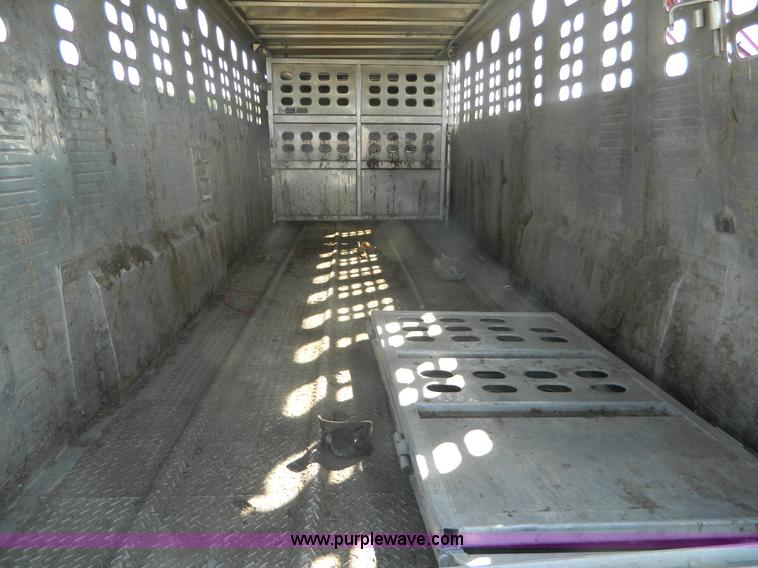 image for item G4980 2008 Wilson 24' tandem axle gooseneck livestock trailer