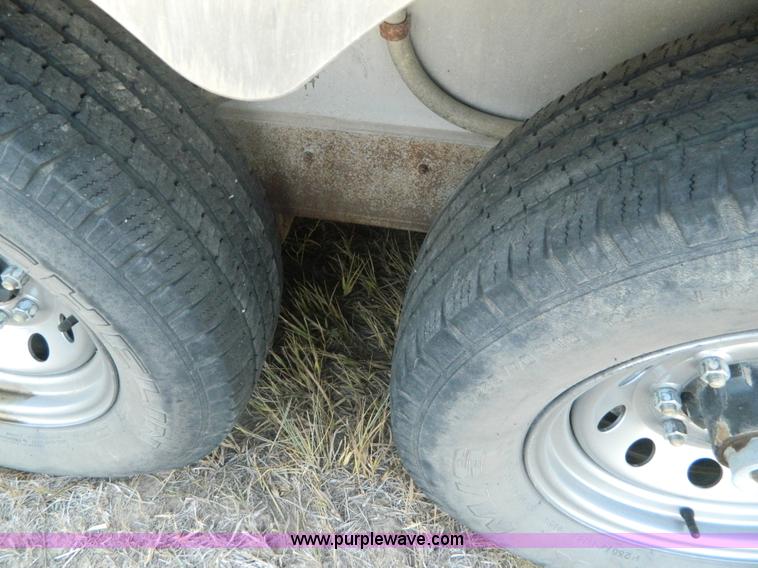 image for item G4980 2008 Wilson 24' tandem axle gooseneck livestock trailer