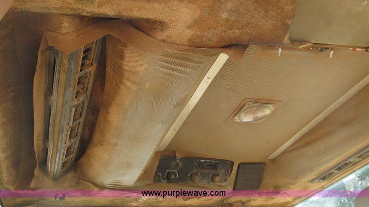 image for item G5506 1981 Allis Chalmers 8050 tractor