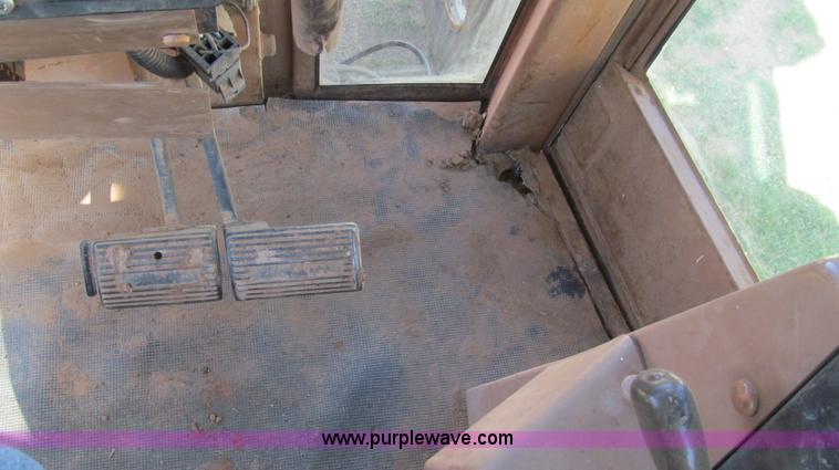 image for item G5506 1981 Allis Chalmers 8050 tractor