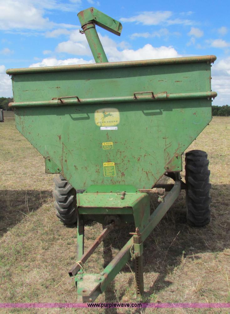 John Deere 68 auger wagon in Howard, KS Item N9148 sold Purple Wave