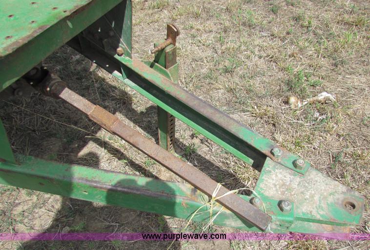 image for item N9148 John Deere 68 auger wagon