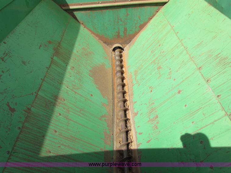 image for item N9148 John Deere 68 auger wagon