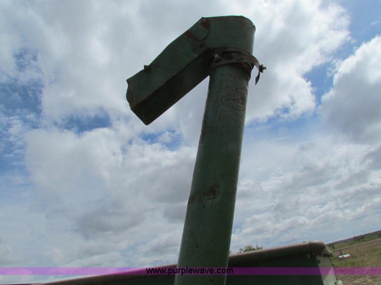 image for item N9148 John Deere 68 auger wagon