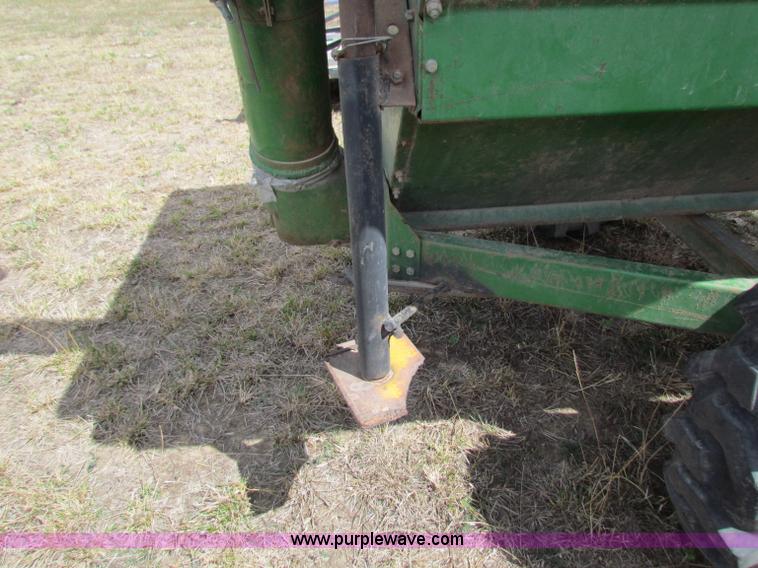 image for item N9148 John Deere 68 auger wagon
