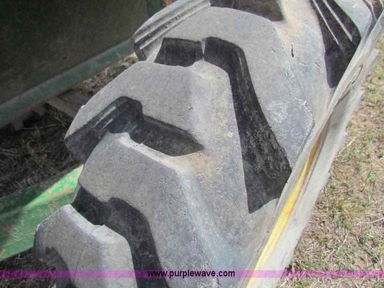 image for item N9148 John Deere 68 auger wagon