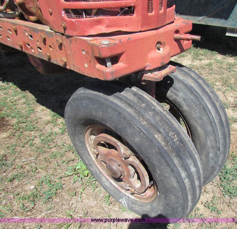 image for item N9155 Farmall 400 tractor