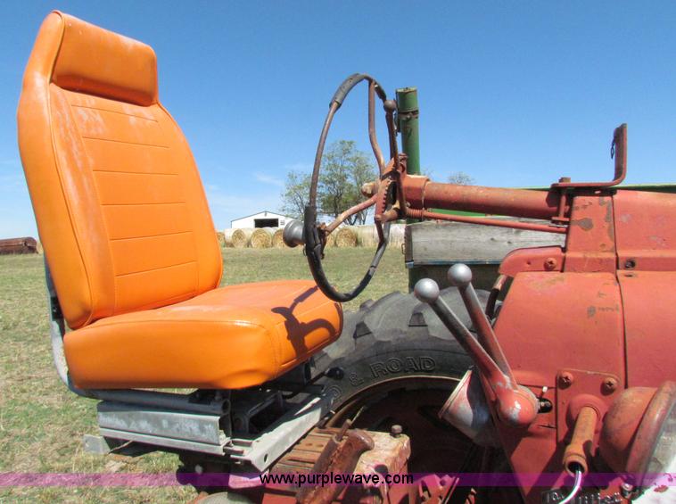 image for item N9155 Farmall 400 tractor