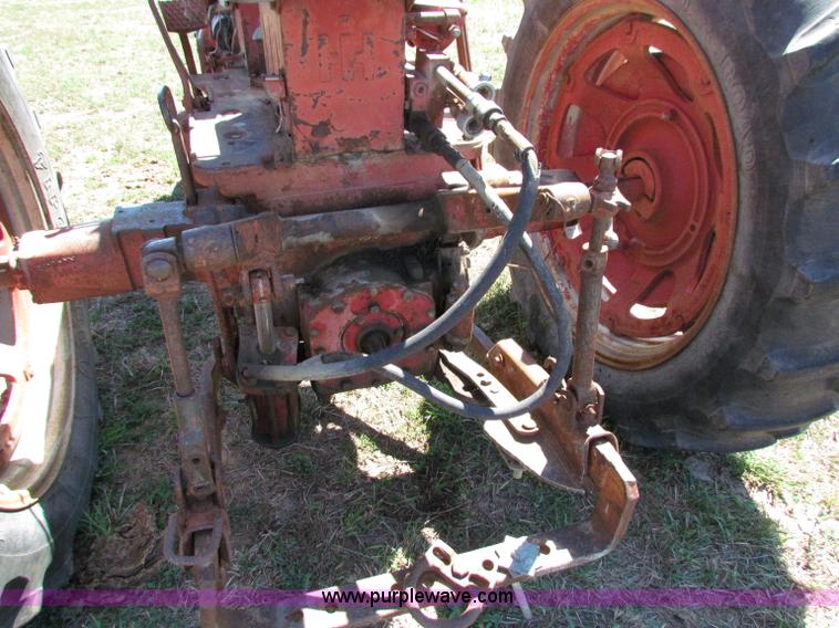image for item N9155 Farmall 400 tractor