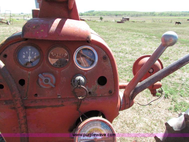 image for item N9155 Farmall 400 tractor