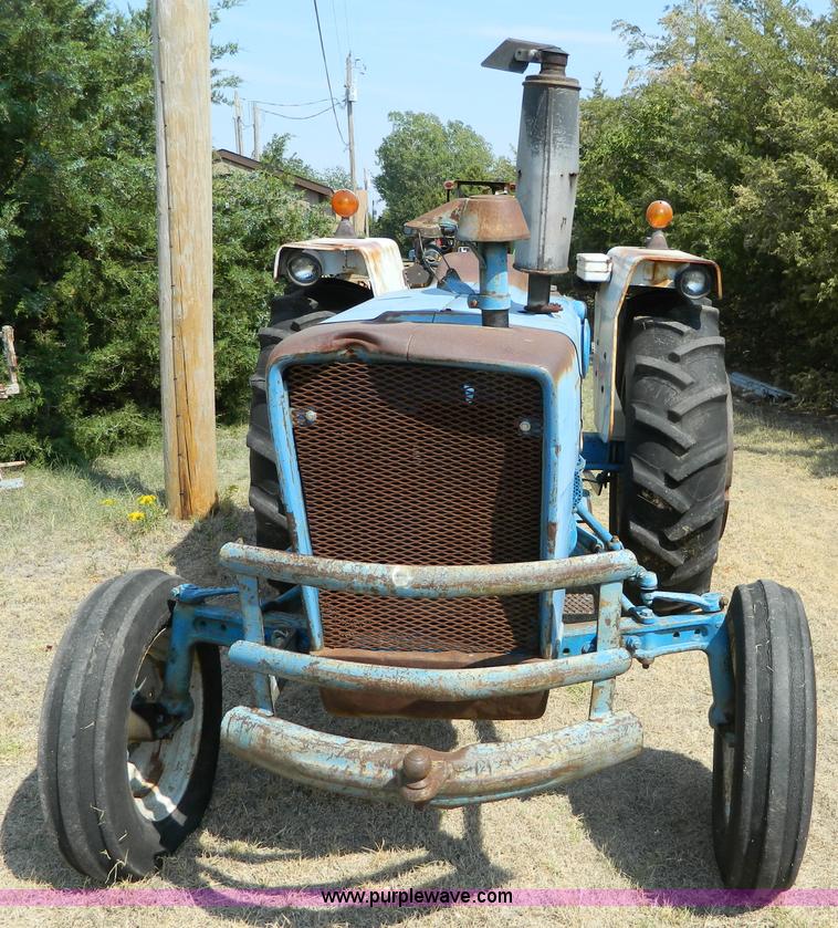 image for item T9401 1978 Ford 3600 tractor