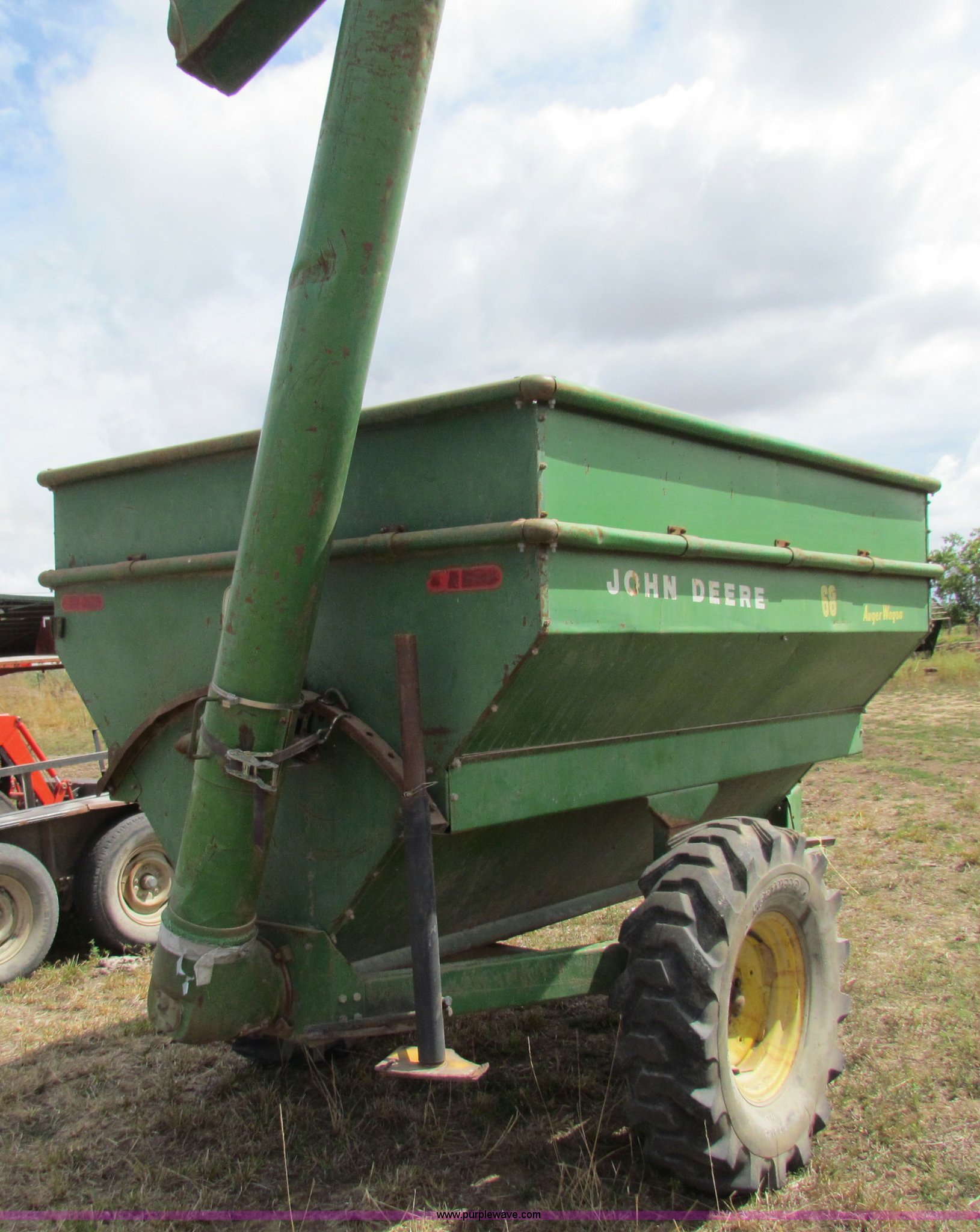 John Deere 68 auger wagon in Howard, KS Item N9148 sold Purple Wave