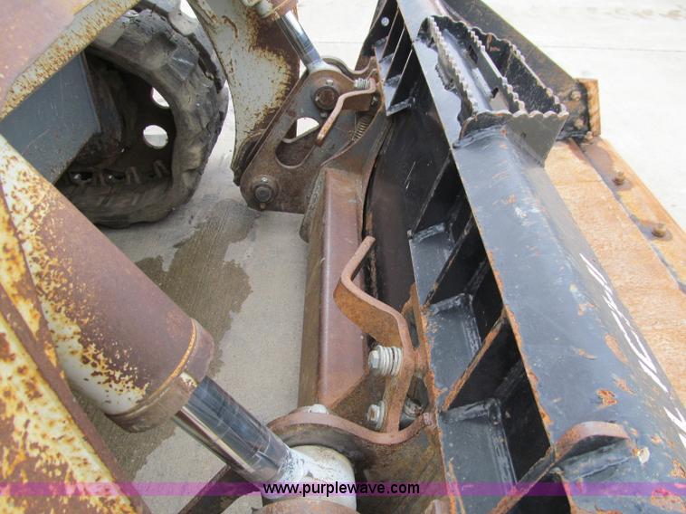 image for item A8460 2006 Takeuchi TL140 skid steer