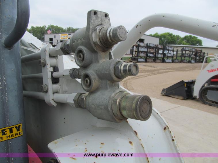 image for item A8460 2006 Takeuchi TL140 skid steer