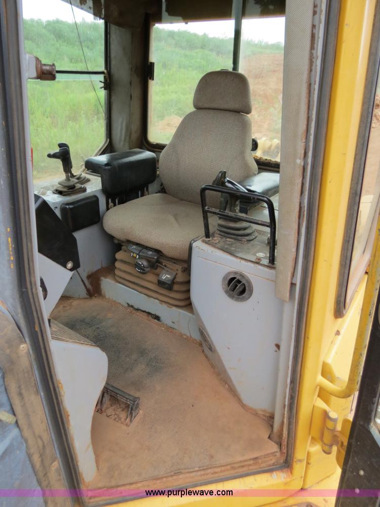 image for item B2474 1999 John Deere 750C LT Series II dozer