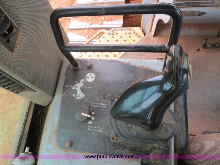 image for item B2474 1999 John Deere 750C LT Series II dozer